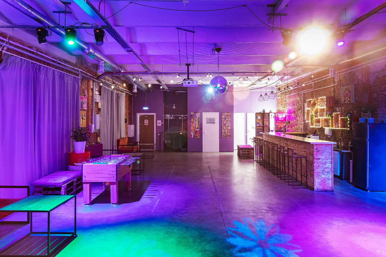 Арендовать  Loft Com.nata Просторный лофт с двориком 