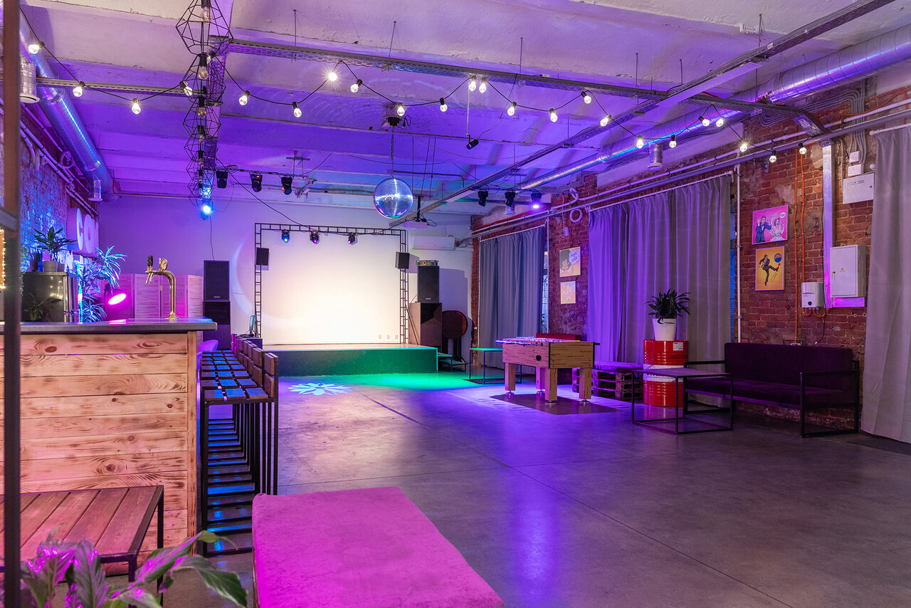 Арендовать  Loft Com.nata Просторный лофт с двориком 