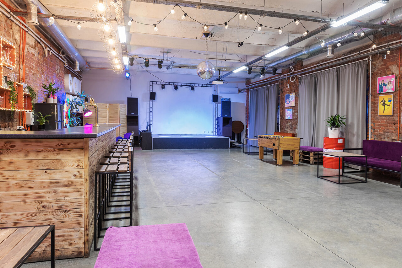 Арендовать  Loft Com.nata Просторный лофт с двориком 