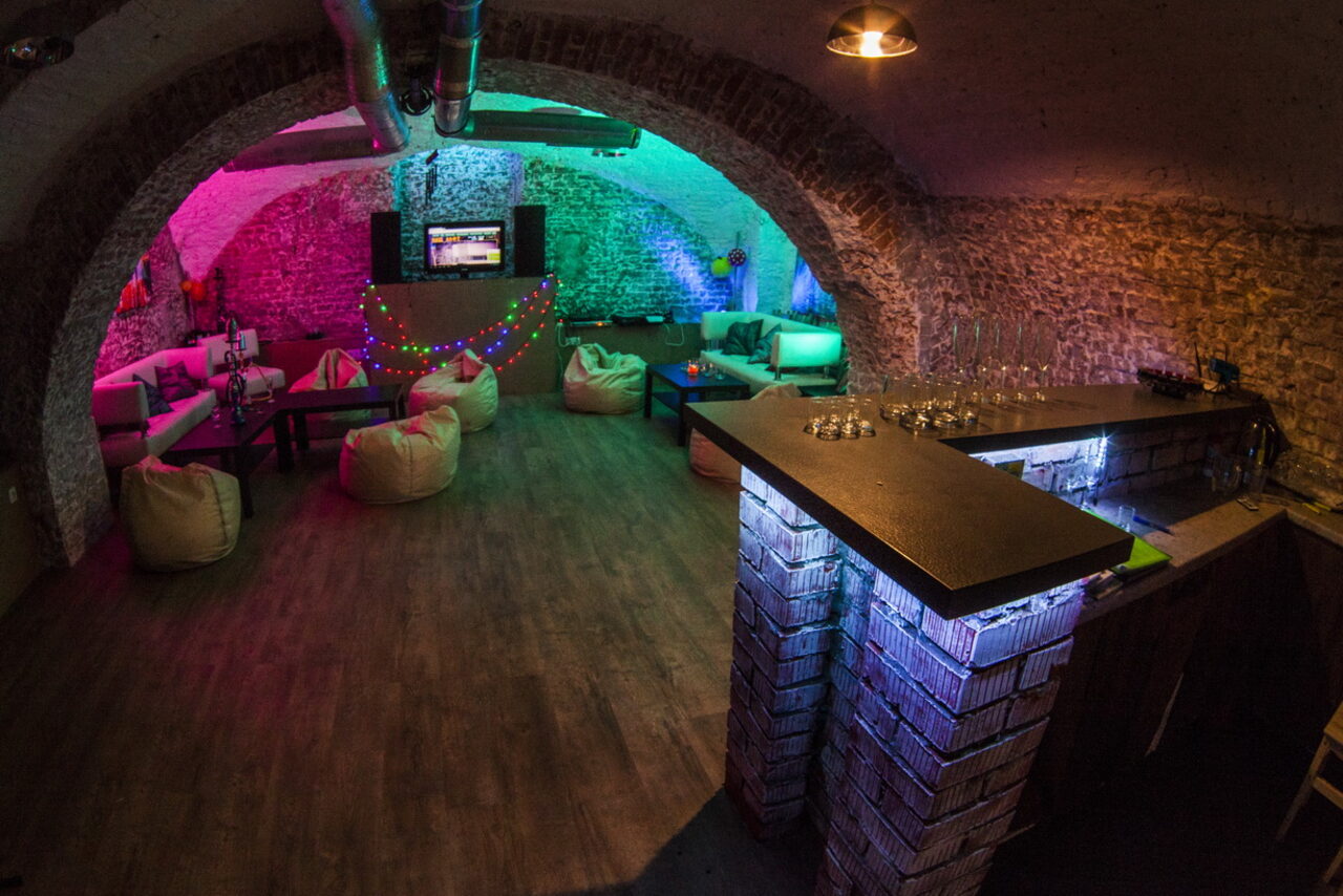 Арендовать Наш Лофт Зал с кирпичными сводами в центре