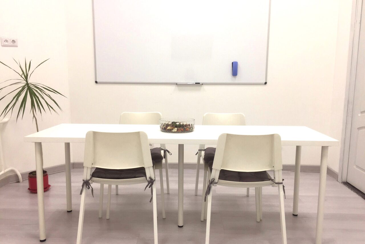 Арендовать Art in Style Зал для мастер-классов с зеркалами