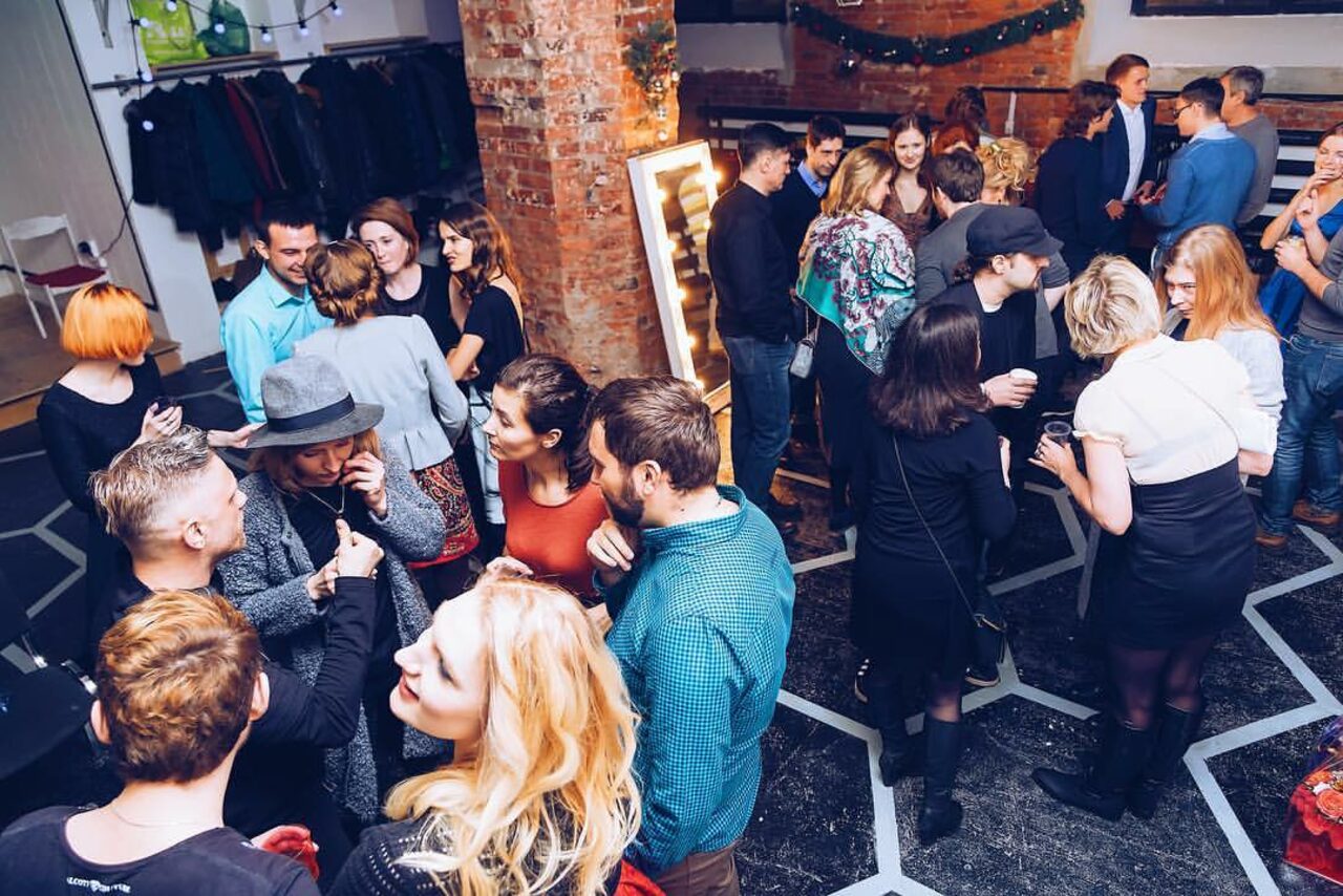 Арендовать Лофт Аил Трёхуровневый кирпичный лофт