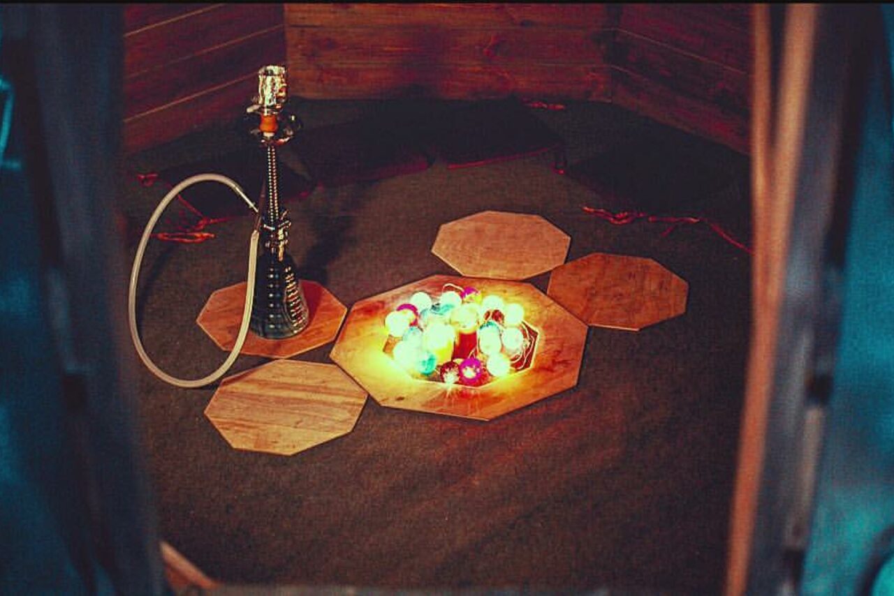 Арендовать Лофт Аил Трёхуровневый кирпичный лофт