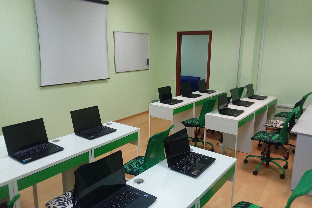 Арендовать Тренер-ИТ. Учебный класс с проектором