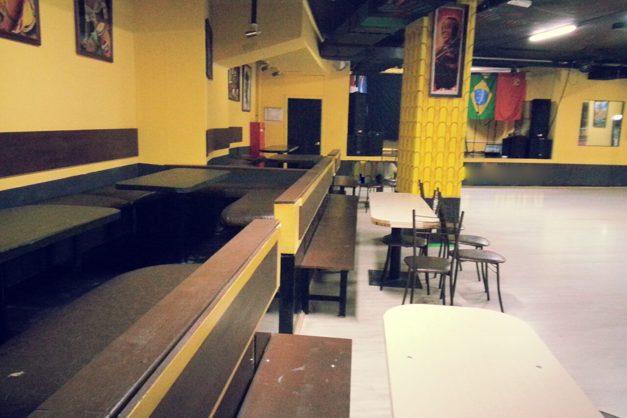 Арендовать Клубное пространство со сценой