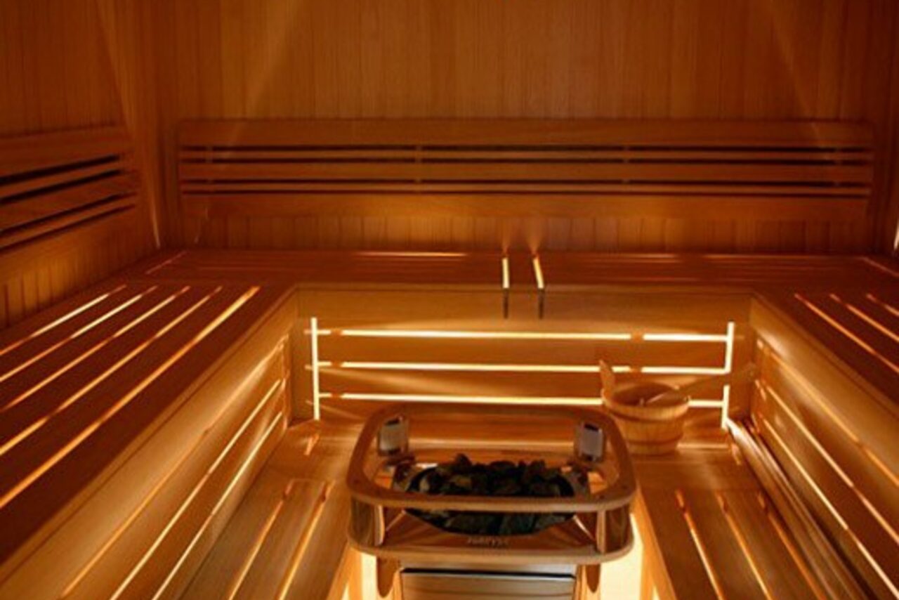 Арендовать OSHO Center Зал со шведской стенкой и зеркалами 