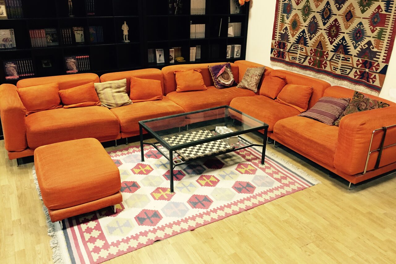 Арендовать Studio 786 Гостинная комната