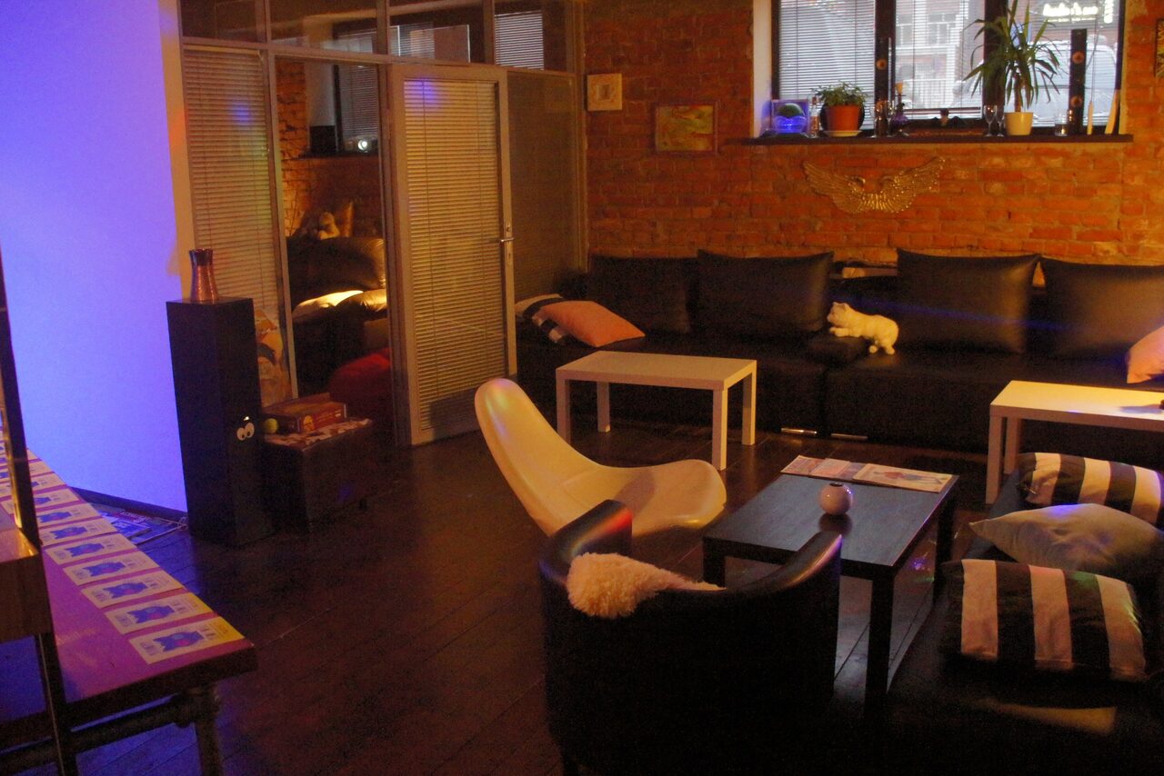 Арендовать Уютный кинотеатр на 80 человек