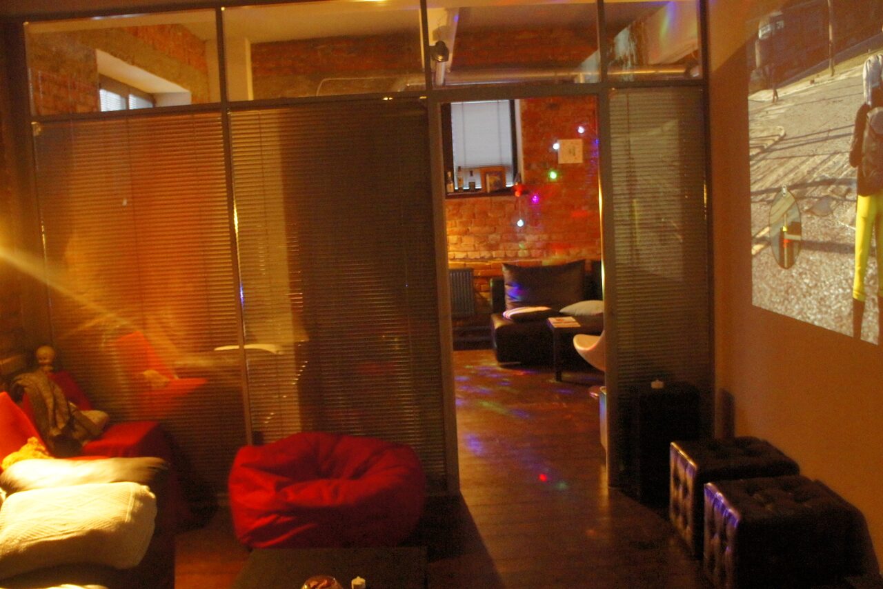 Арендовать Уютный кинотеатр на 80 человек