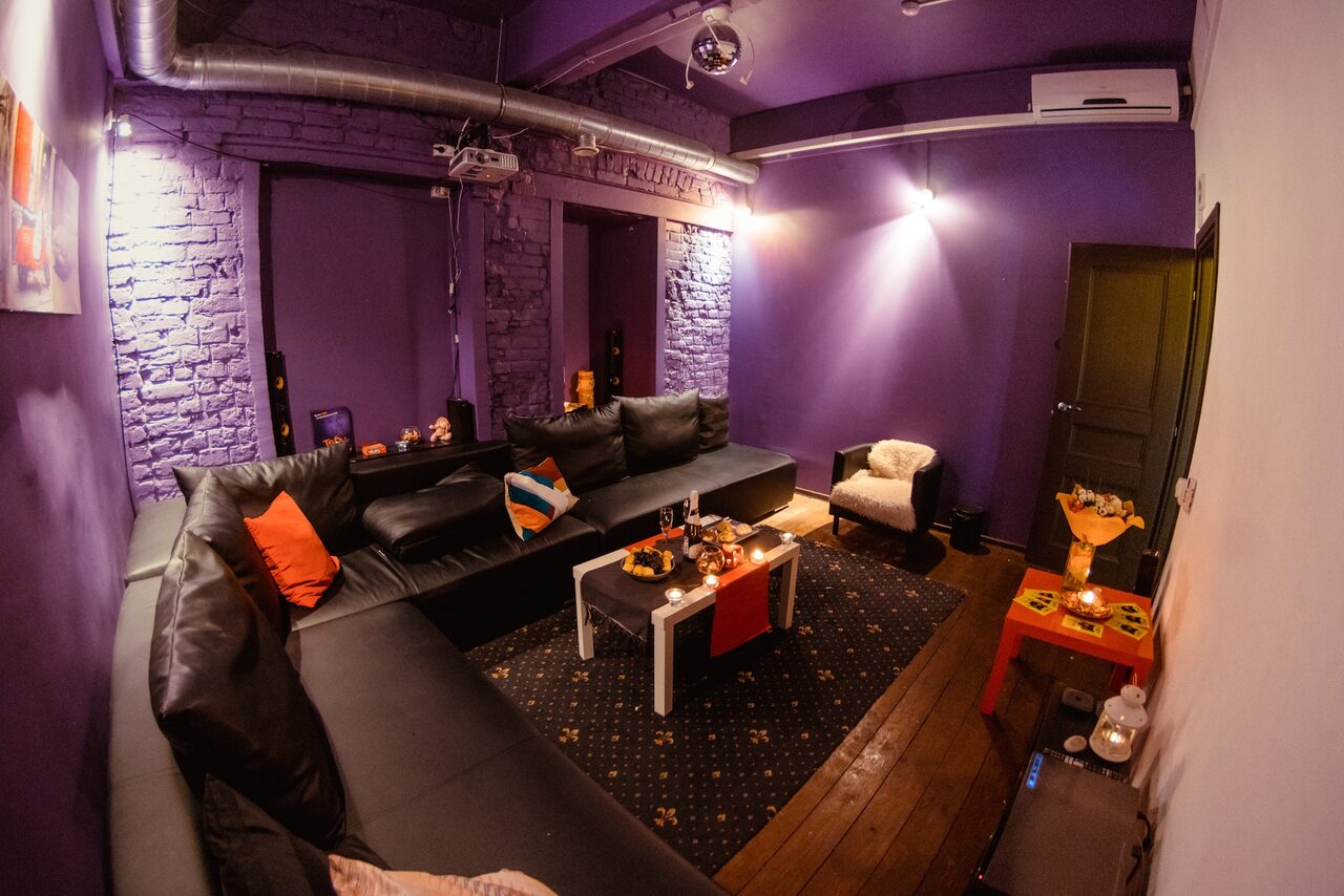 Арендовать Уютный кинотеатр на 80 человек