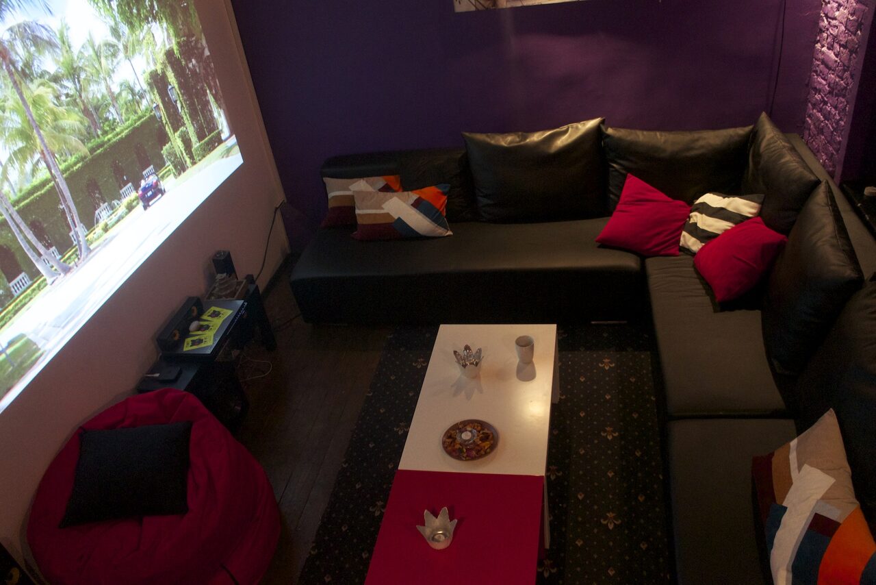 Арендовать Кинотеатр на 20 человек с играми и кальяном