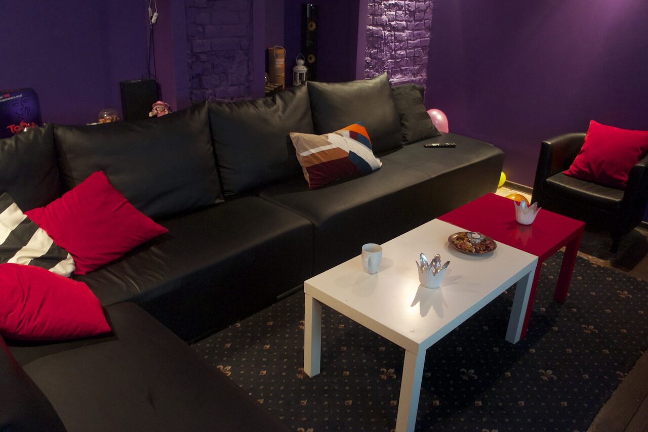 Арендовать Кинотеатр на 20 человек с играми и кальяном