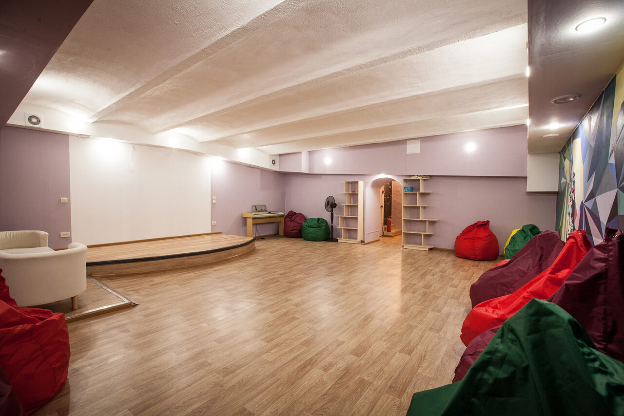 Арендовать Антикафе Арт-сквер Пространство в центре Москвы