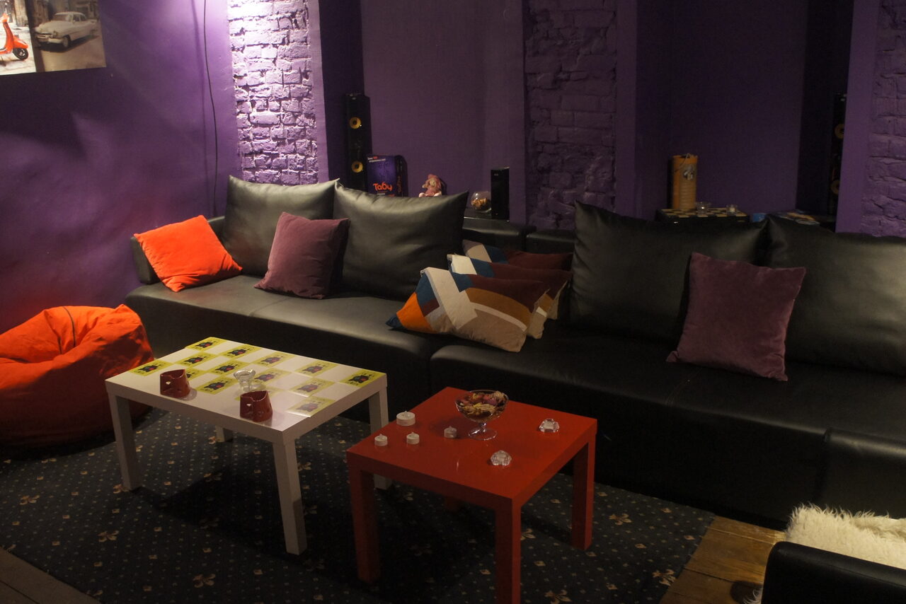 Арендовать Мини-кинотеатр с играми и кальяном