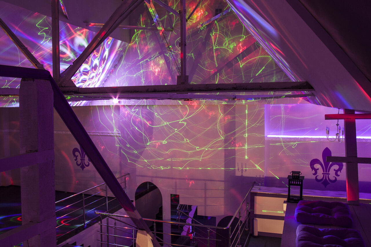 Арендовать Art-Studio Artefact Трехуровневый лофт