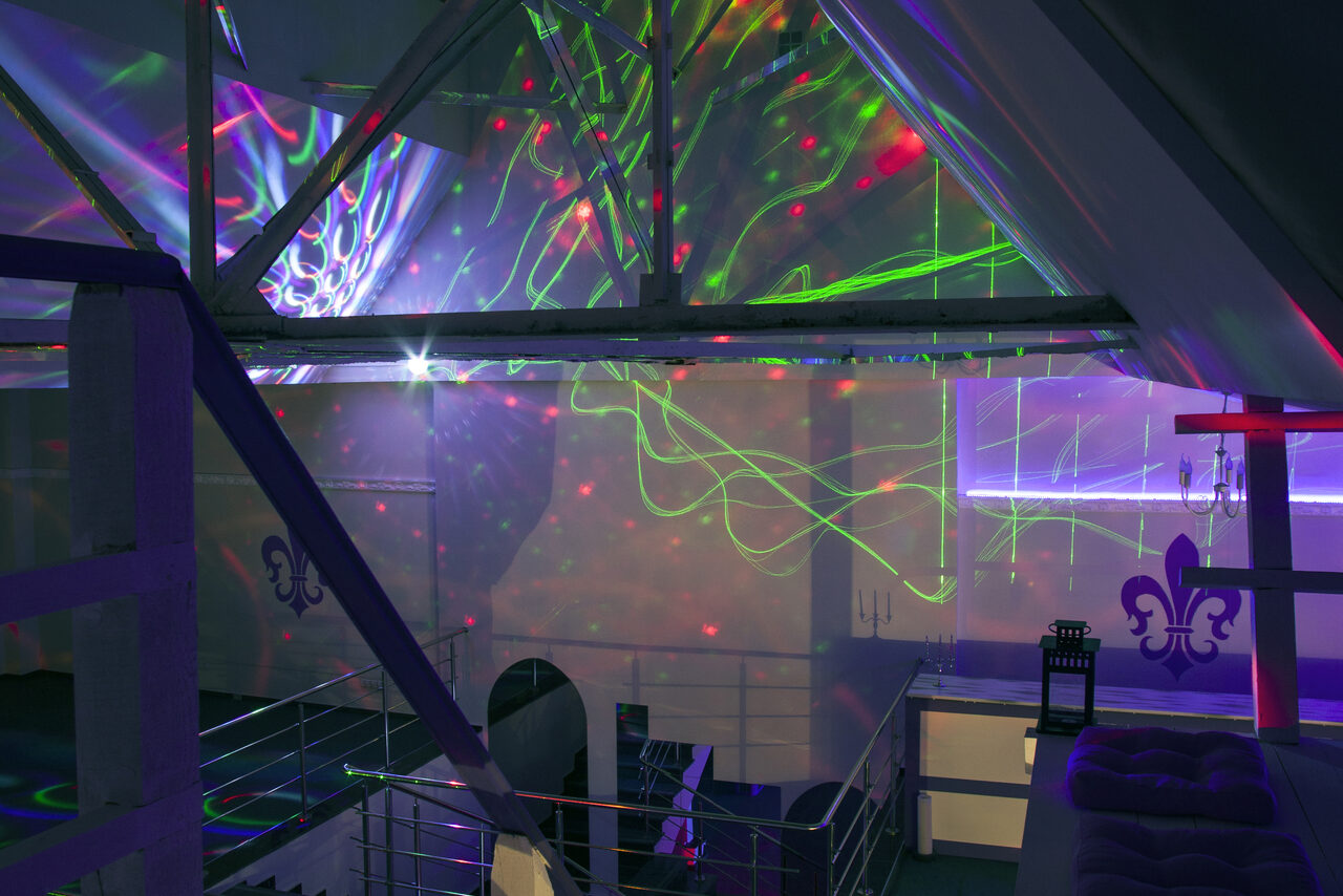 Арендовать Art-Studio Artefact Трехуровневый лофт