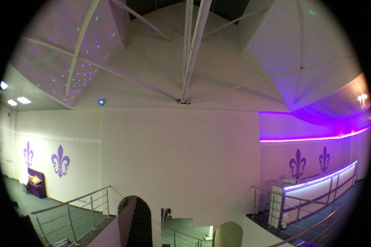 Арендовать Art-Studio Artefact Трехуровневый лофт