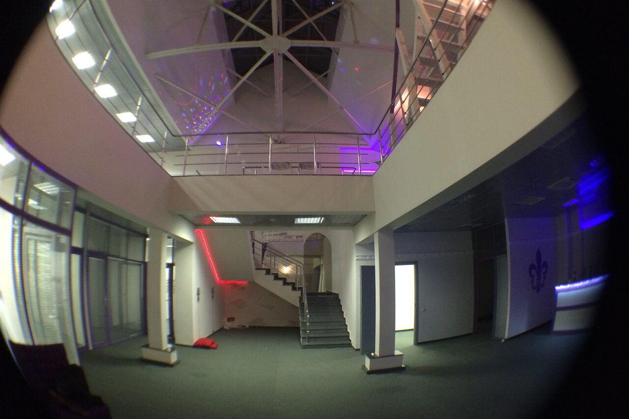 Арендовать Art-Studio Artefact Трехуровневый лофт