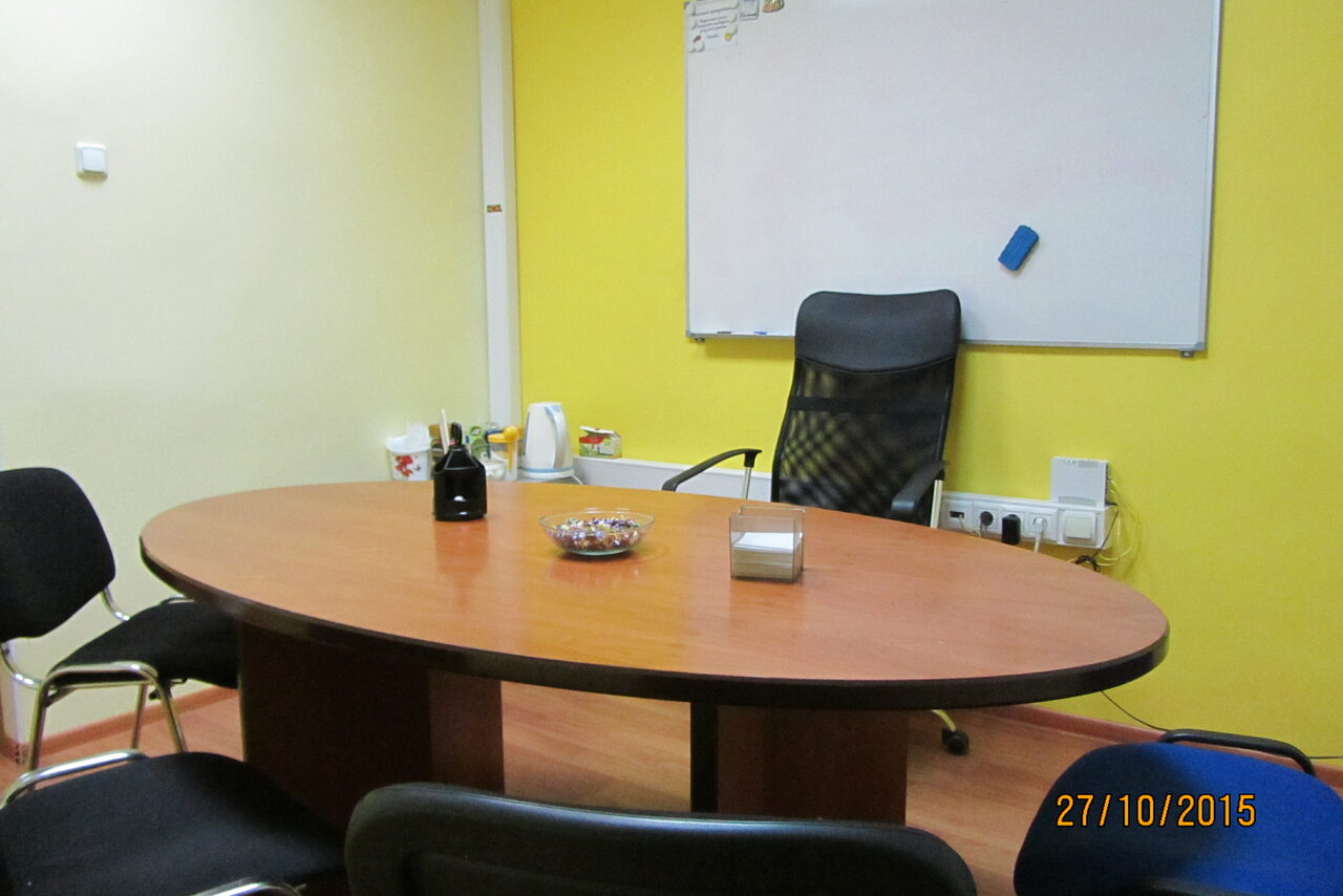 Арендовать Кабинет с круглым столом и доской