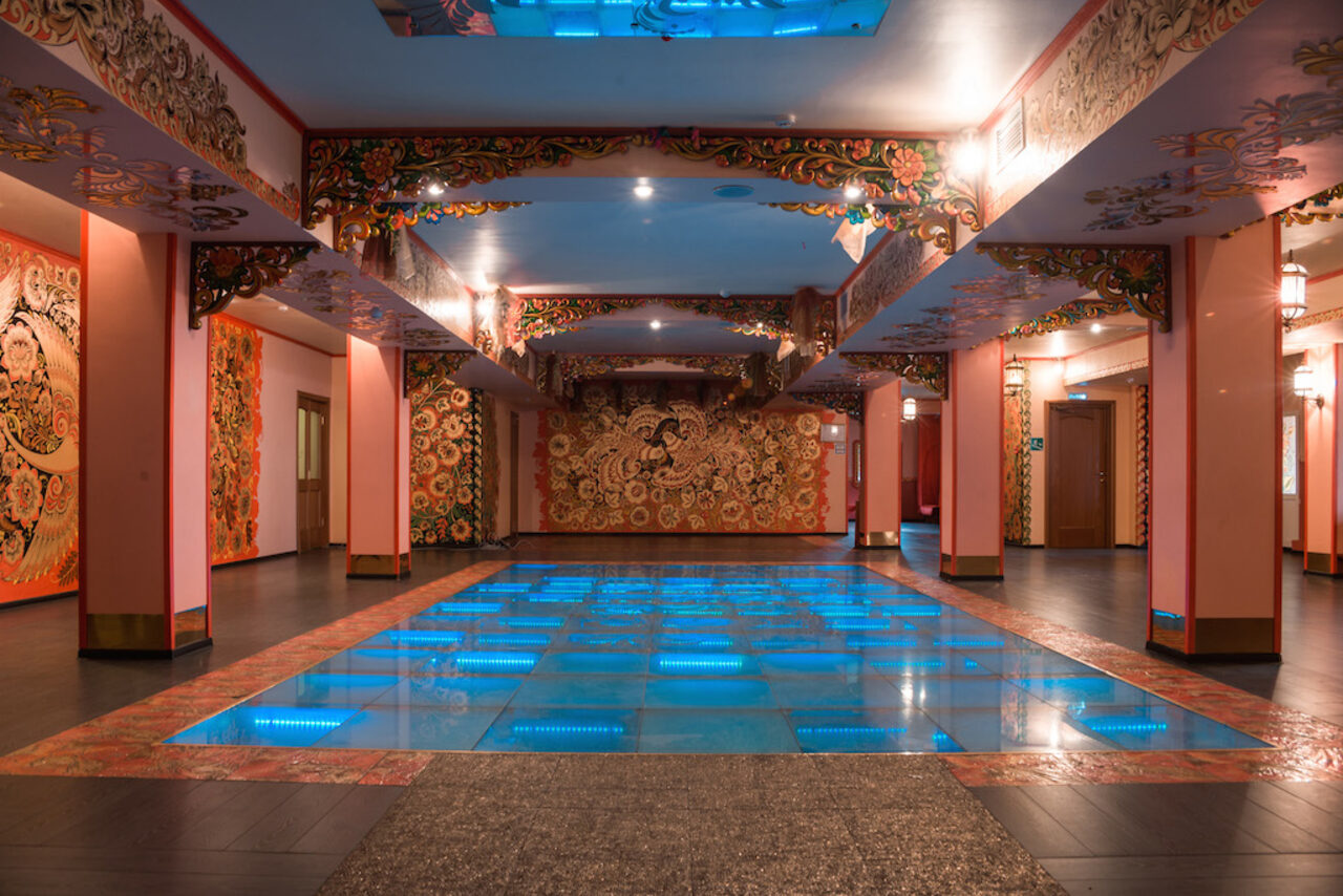 Арендовать Вернисаж холл. Зал в русском стиле