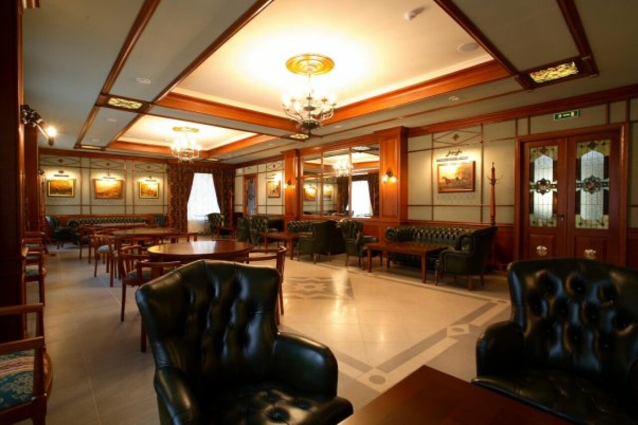 Арендовать Lancaster Court Hotel