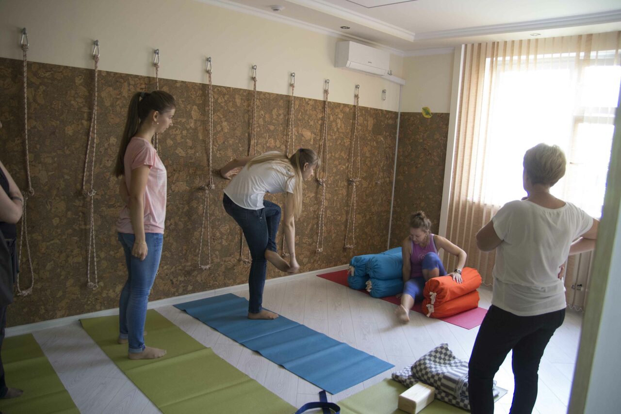 Арендовать Зал для йоги Айенгара