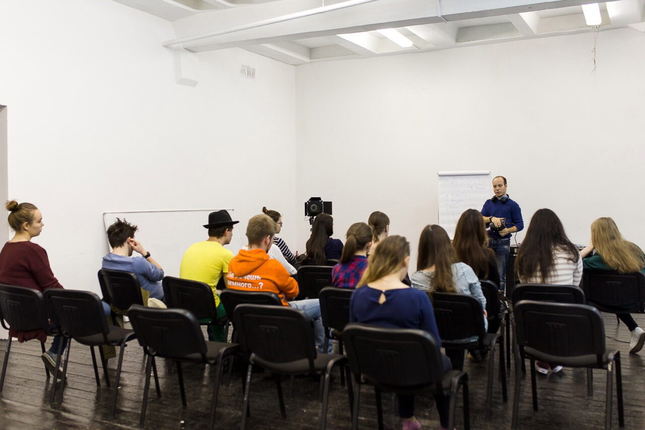 Арендовать PROSVET STUDIO Зал с подиумом длинной 16 метров