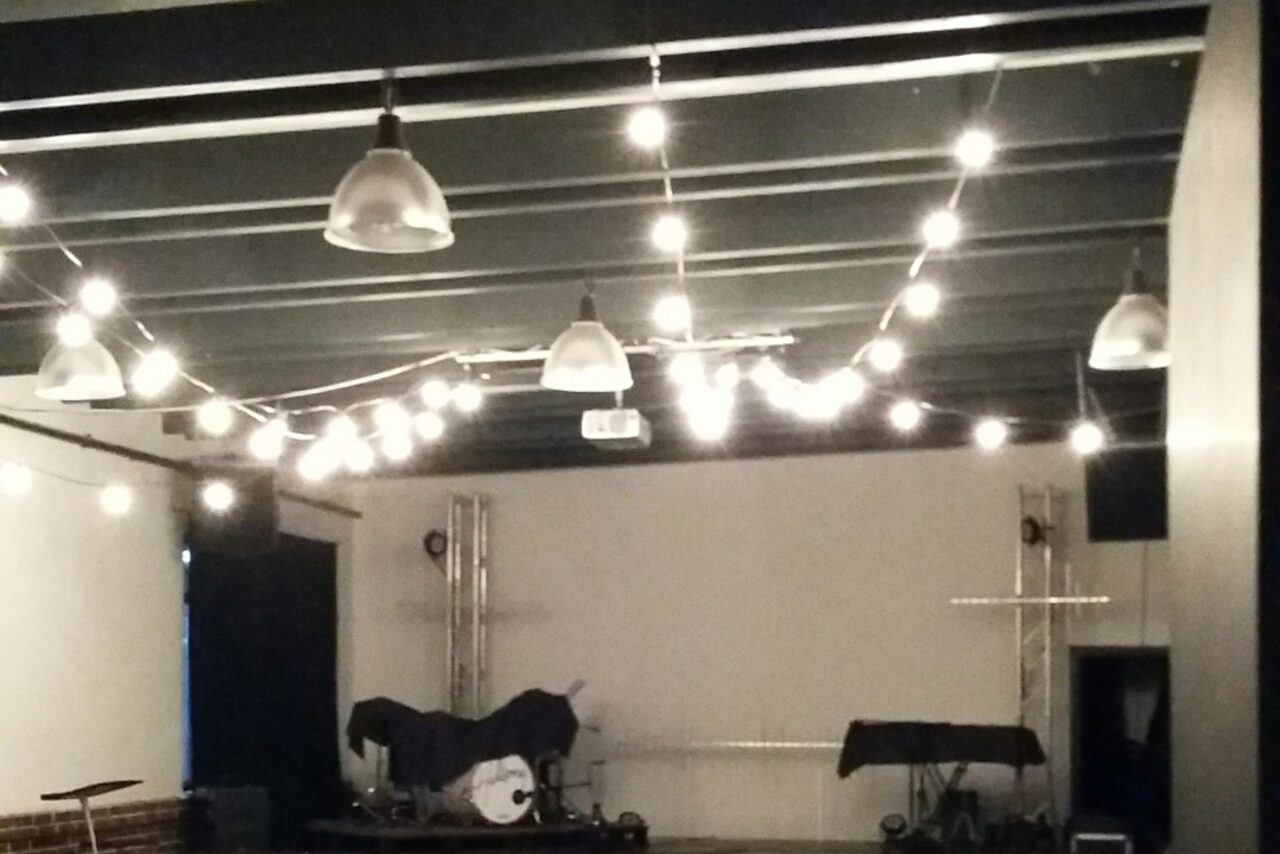 Арендовать Лофт со сценой