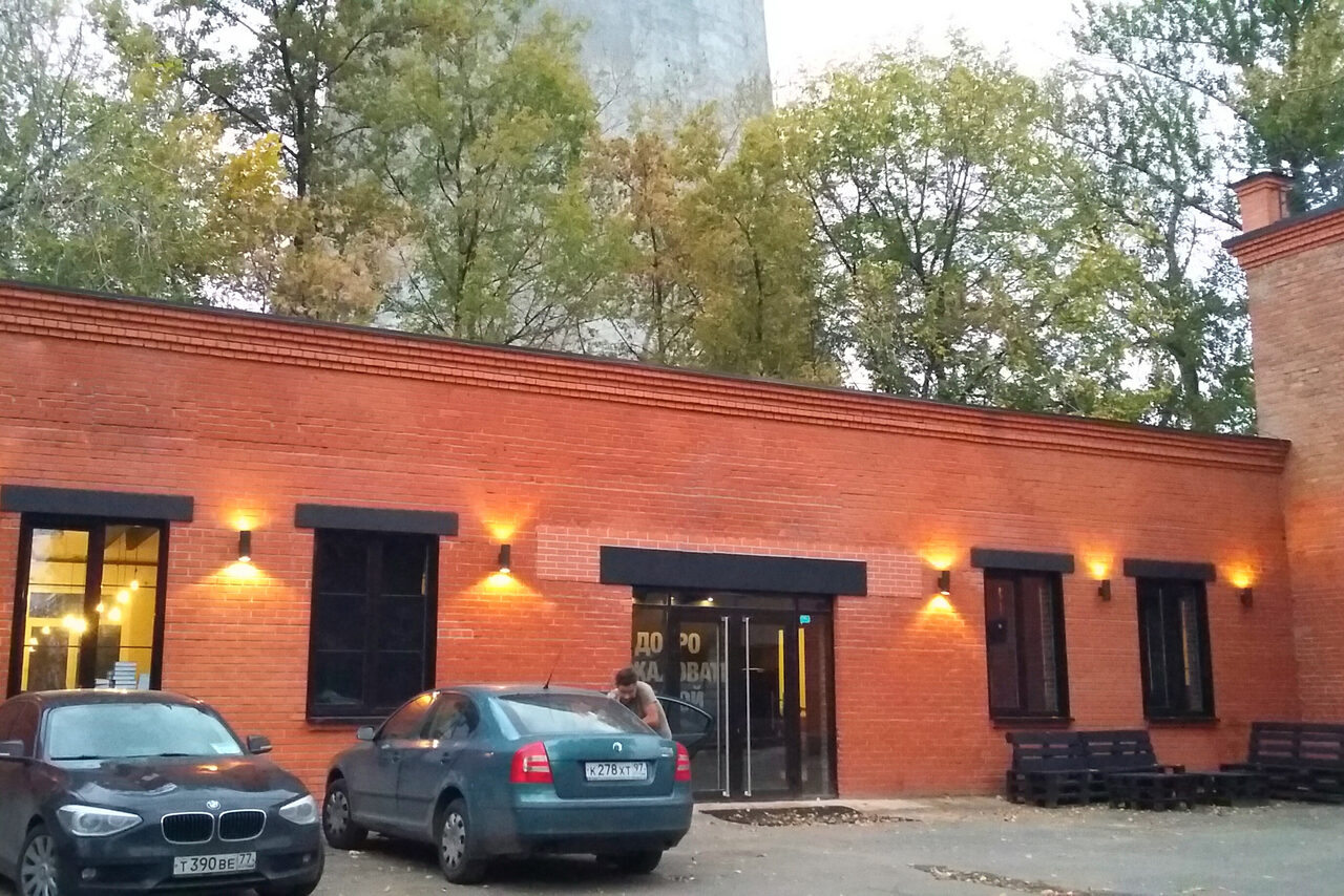 Арендовать Лофт со сценой