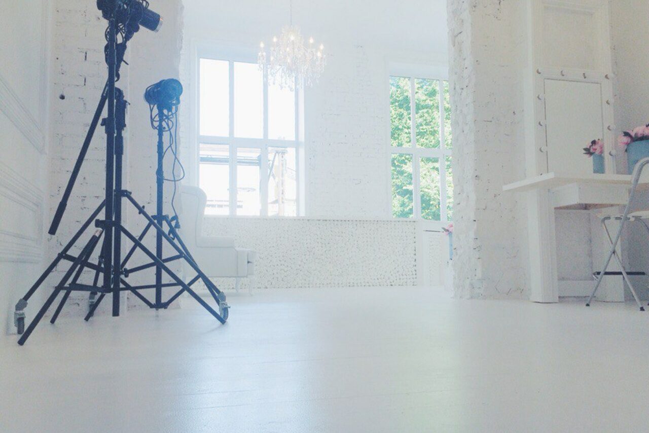 Арендовать StBrown Зал с белоснежным интерьером