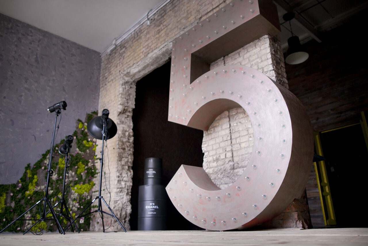 Арендовать StBrown Яркий лофт с гримерной зоной