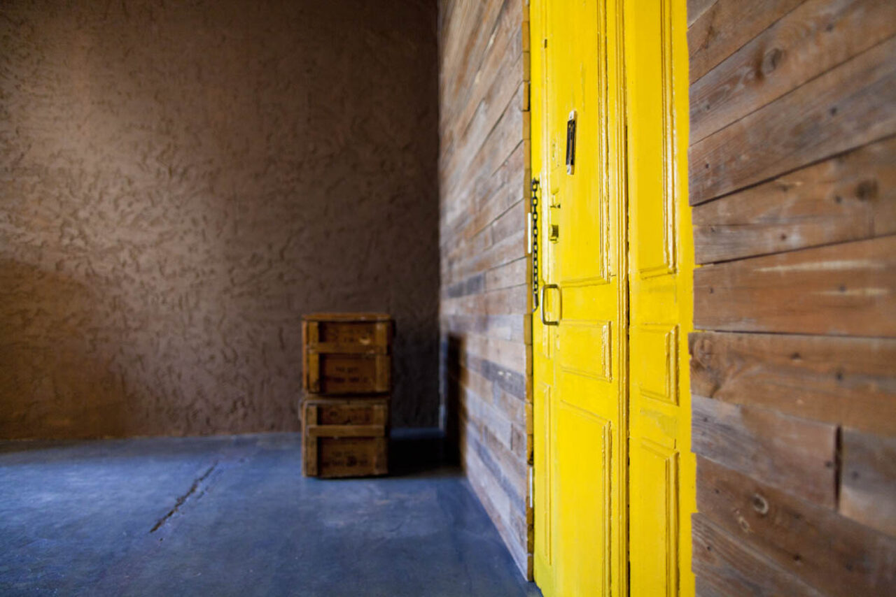 Арендовать StBrown Яркий лофт с гримерной зоной