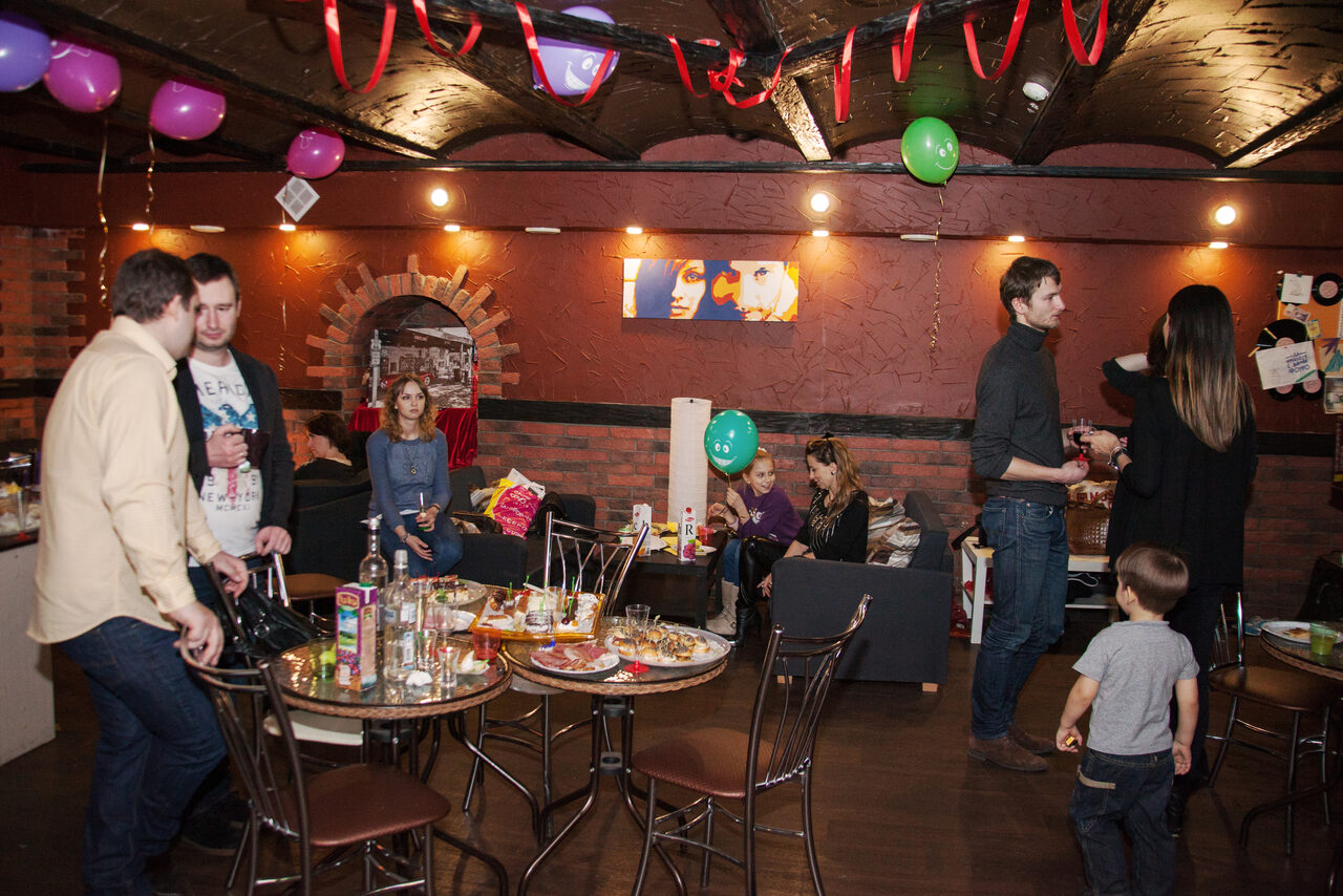 Арендовать  Антикафе Арт-сквер Зал с барной стойкой в центре