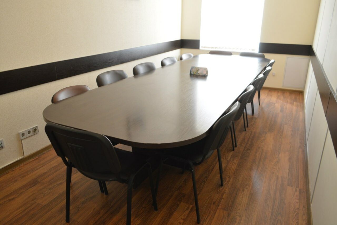 Арендовать Переговорная с проектором