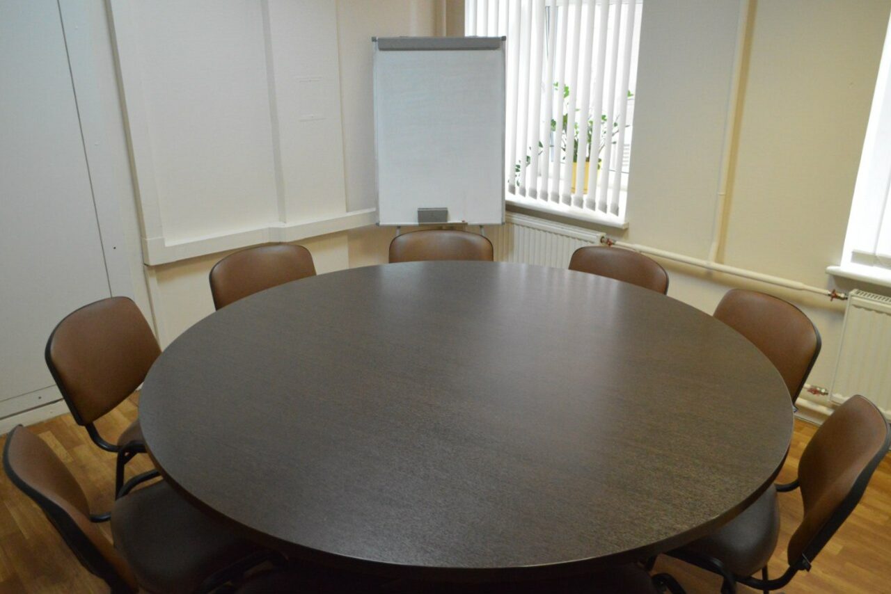 Арендовать Переговорная комната 