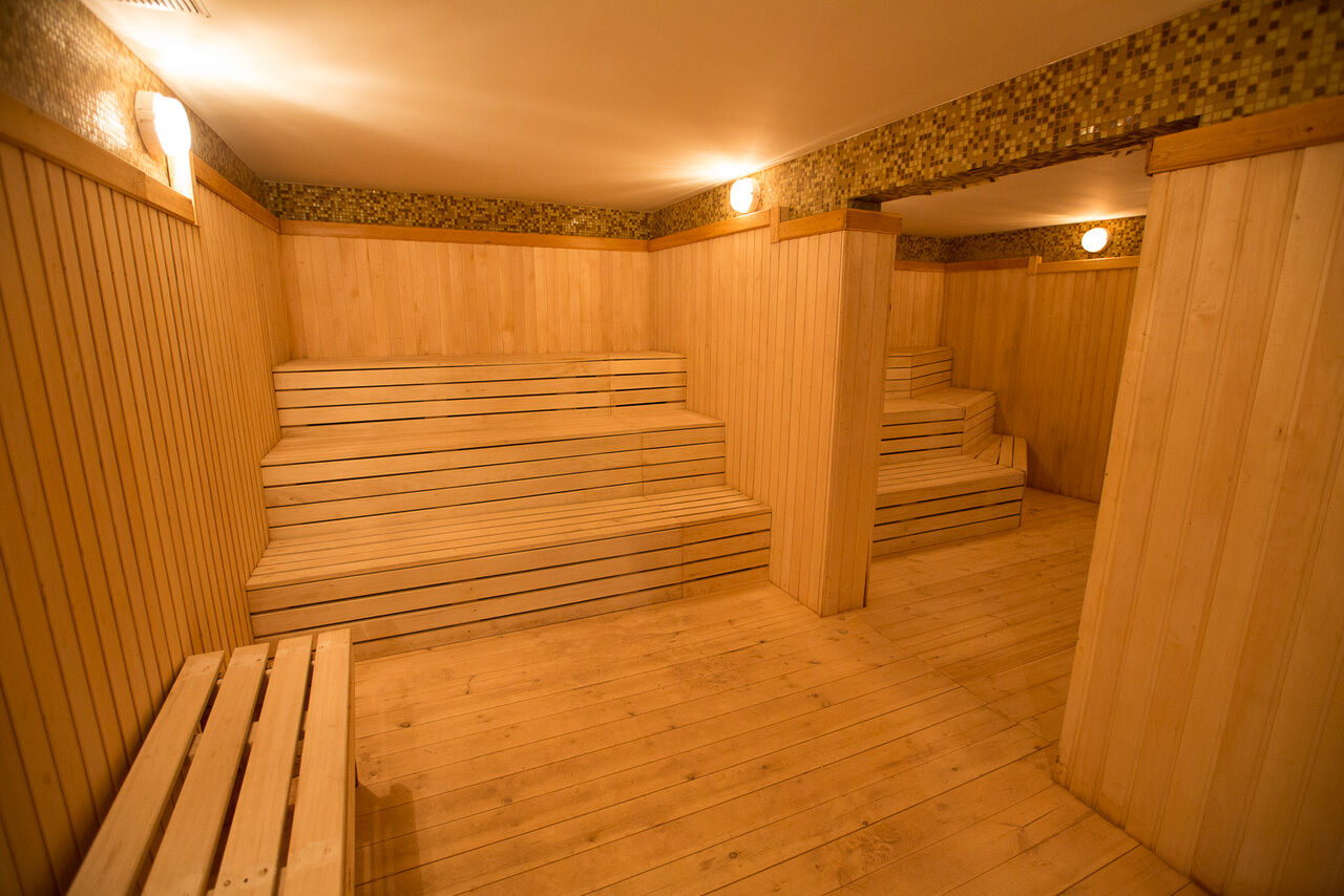 Арендовать Лефортовские Бани и Сауны Зал с бассейном и водопадом