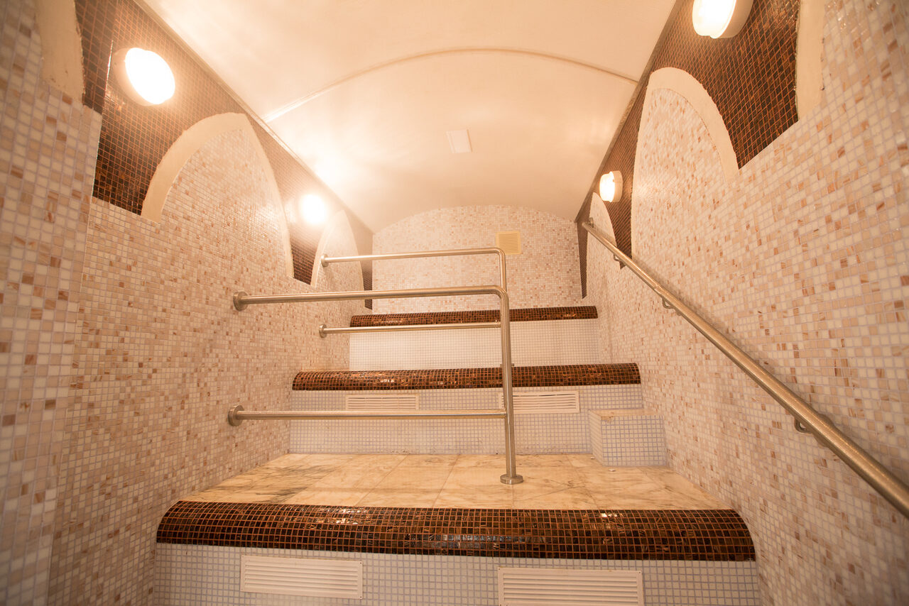 Арендовать Лефортовские Бани и Сауны Зал с бассейном и водопадом