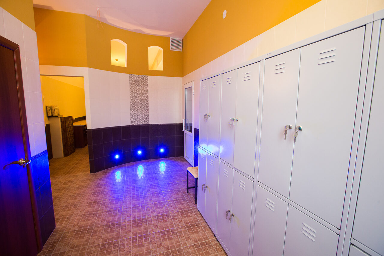 Арендовать Лефортовские Бани и Сауны Зал с бассейном и водопадом