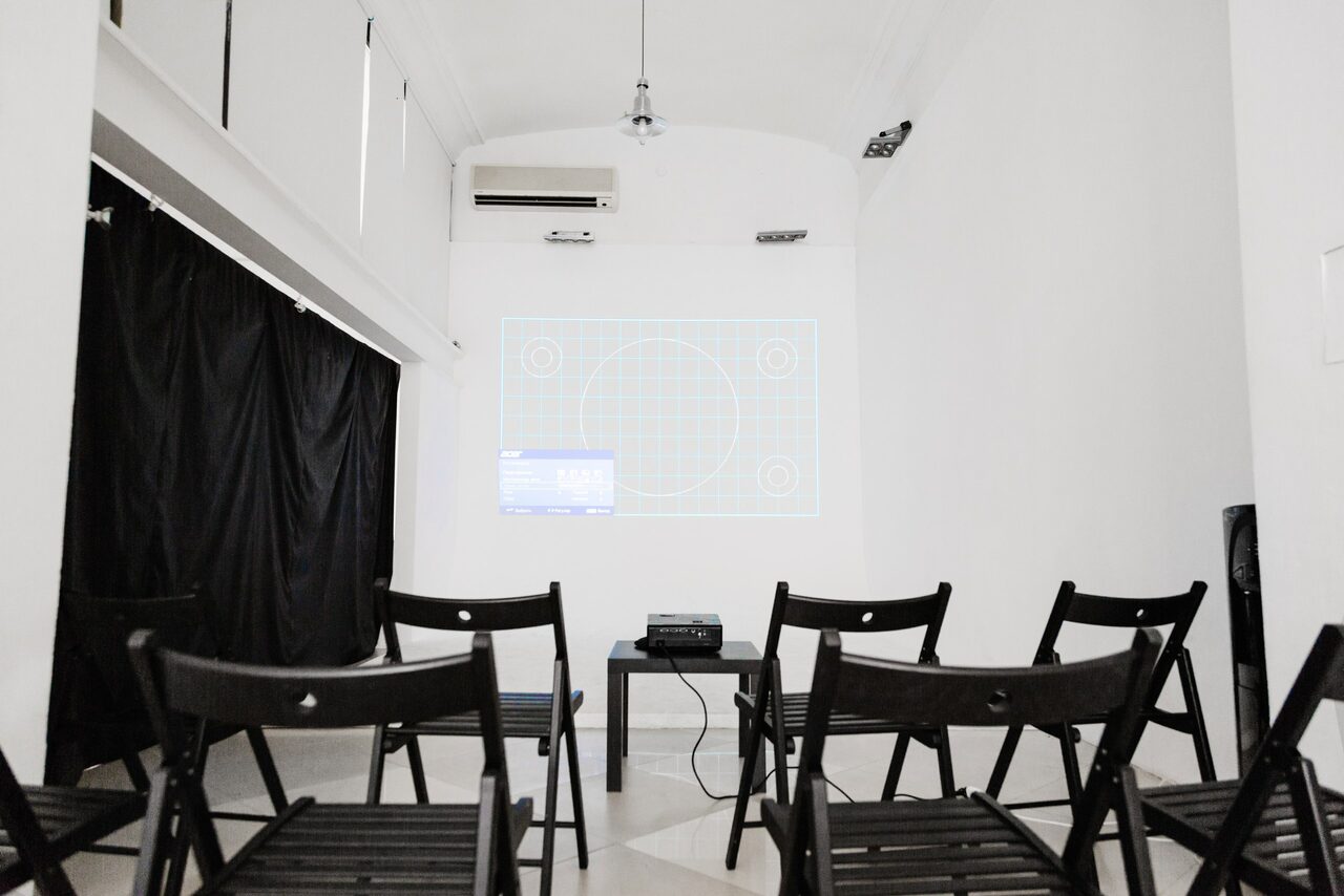 Арендовать Зал для презентаций с гримерками