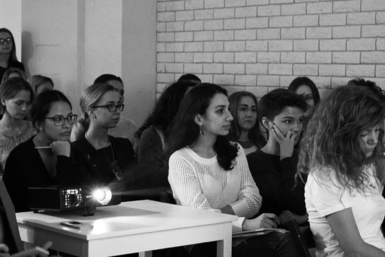 Арендовать Зал для презентаций с гримерками