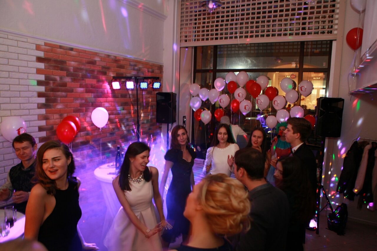 Арендовать Зал для презентаций с гримерками