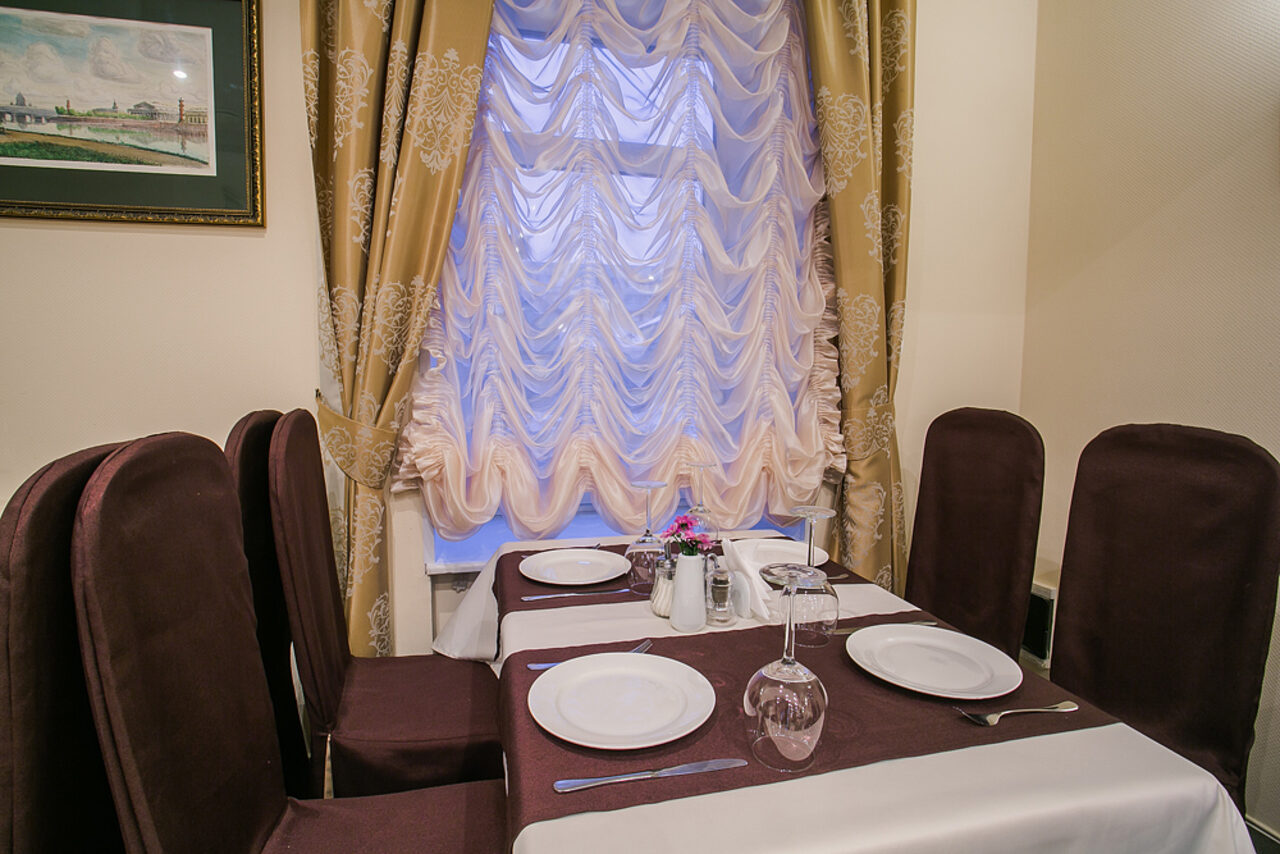 Арендовать Банкетный зал без пробкового сбора