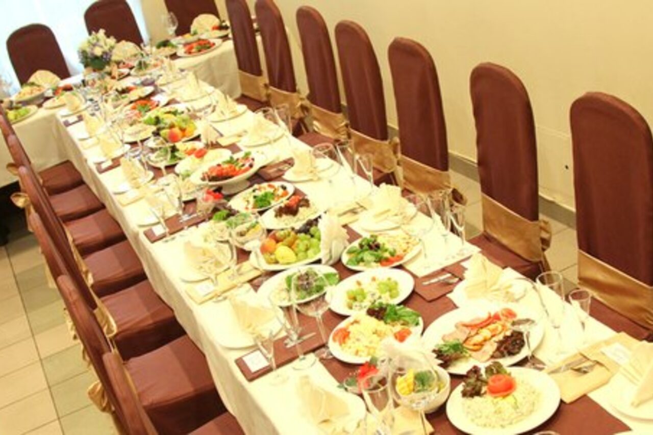 Арендовать Банкетный зал без пробкового сбора