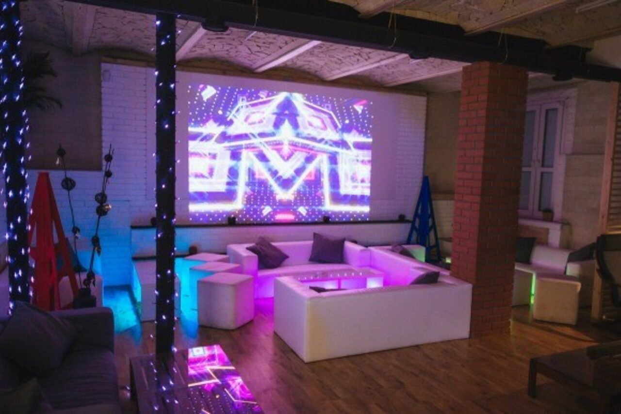 Арендовать Лофт с барной стойкой