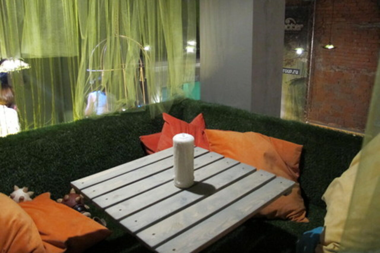 Арендовать Locker Quest Bar  