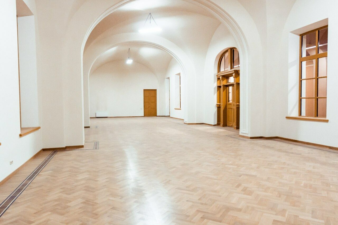 Арендовать Bright Hall FREEDOM palace (Брайт Холл ФРИДОМ палас)