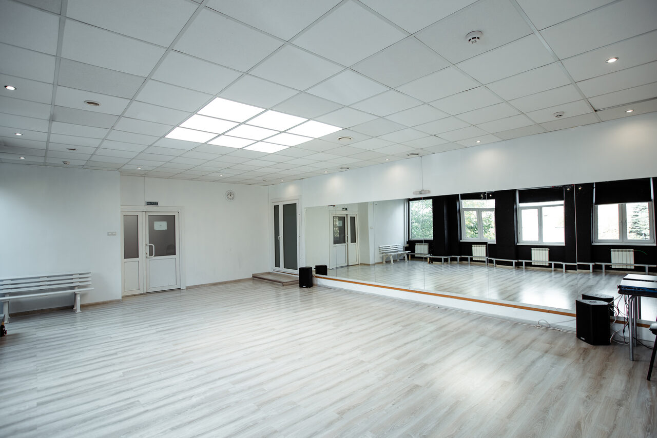 Арендовать АСРДС Резиденция танца Танцевальный зал с паркетом