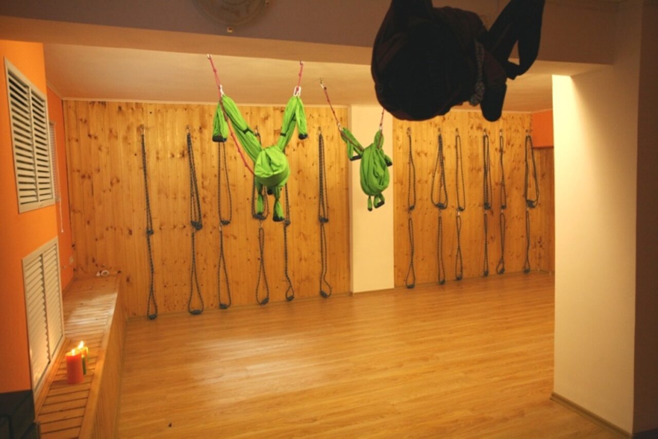 Арендовать Йога Свиблово Йога-зал с зеркалами и веревками