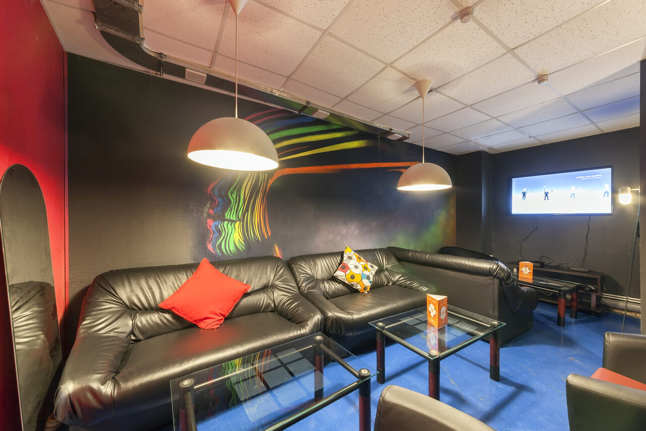 Арендовать F-Lounge Лофт с кальянами и напитками