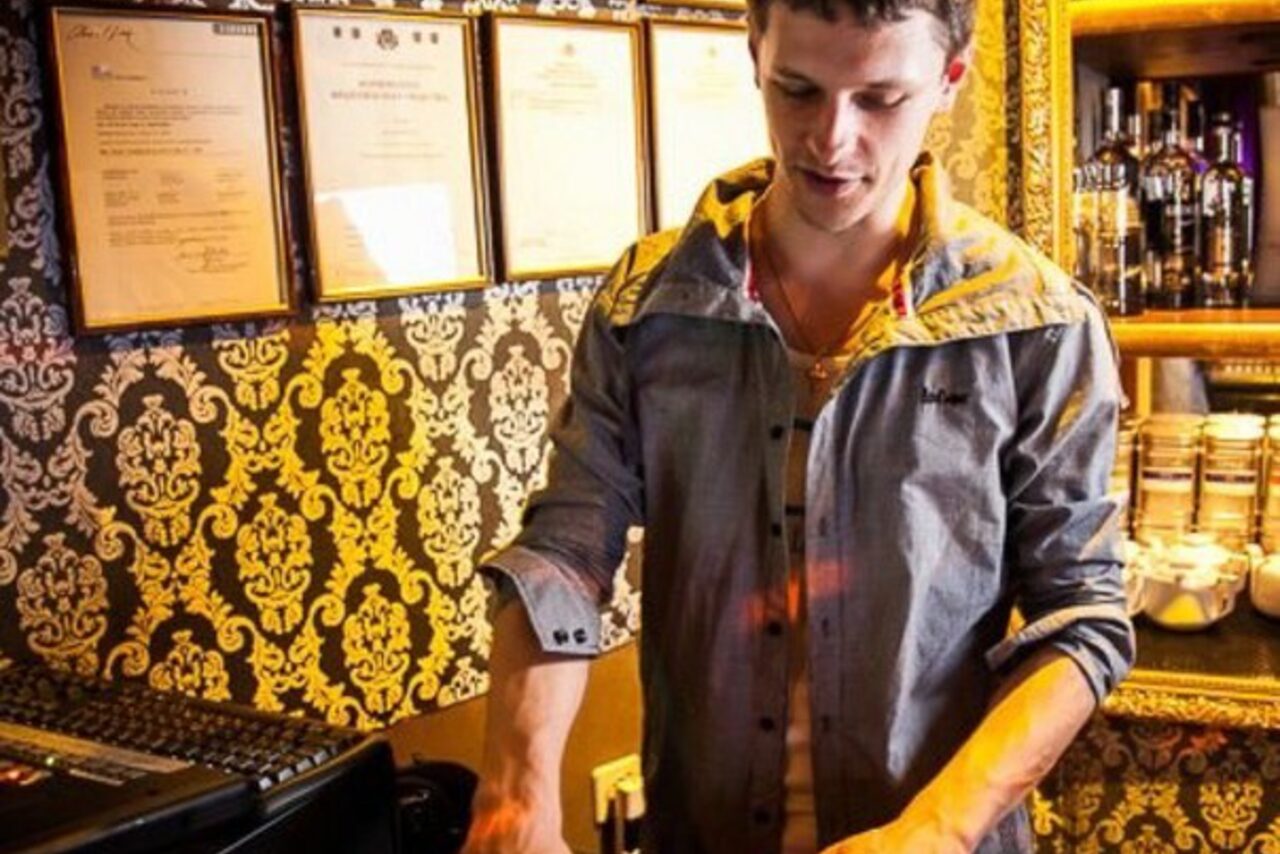 Арендовать Клубное пространство с караоке